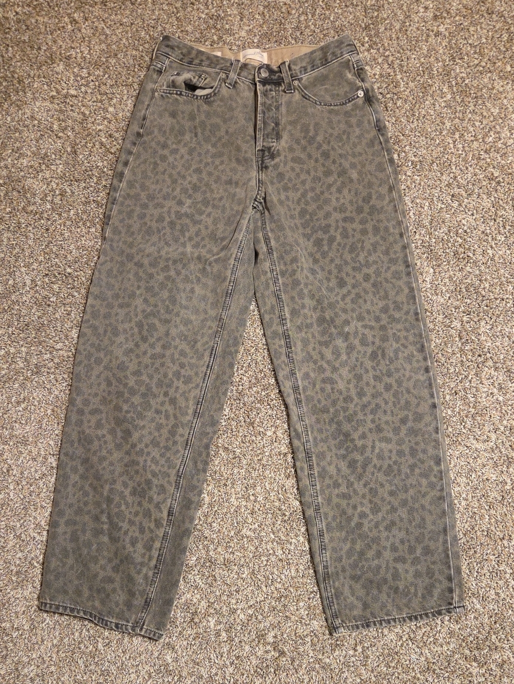 UNIVERSAL THREADS Mid-Rise 90's Baggy Gray Leopard Print Jeans